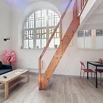 Joli Studio rénové avec mezzanine Hyper centre